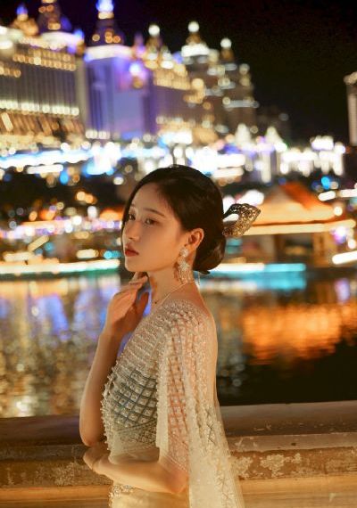 剧场前_720在线视频观看